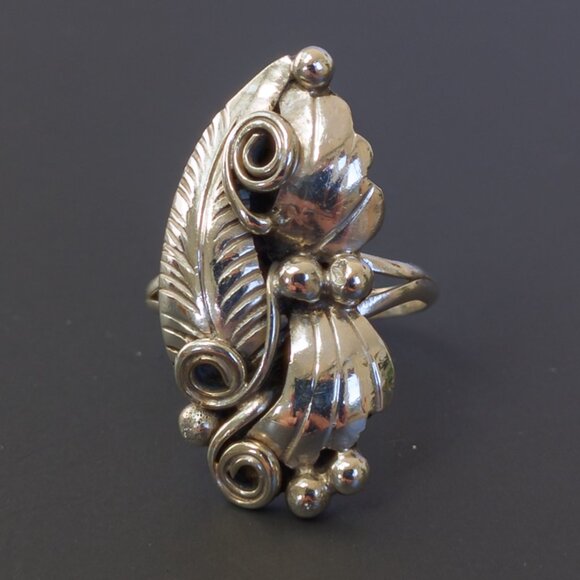 Signed H.Y. Sterling Feather/Scroll Ring, Navajo-Style, Size 5.75 (25mm) - Picture 10 of 13